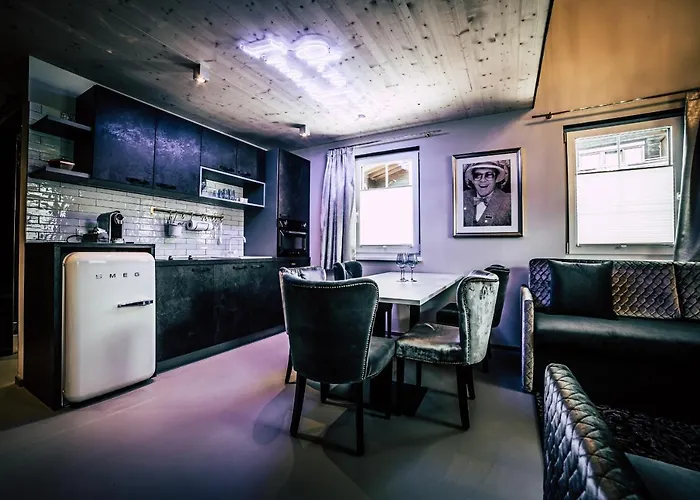 Boutique Apartments Old School